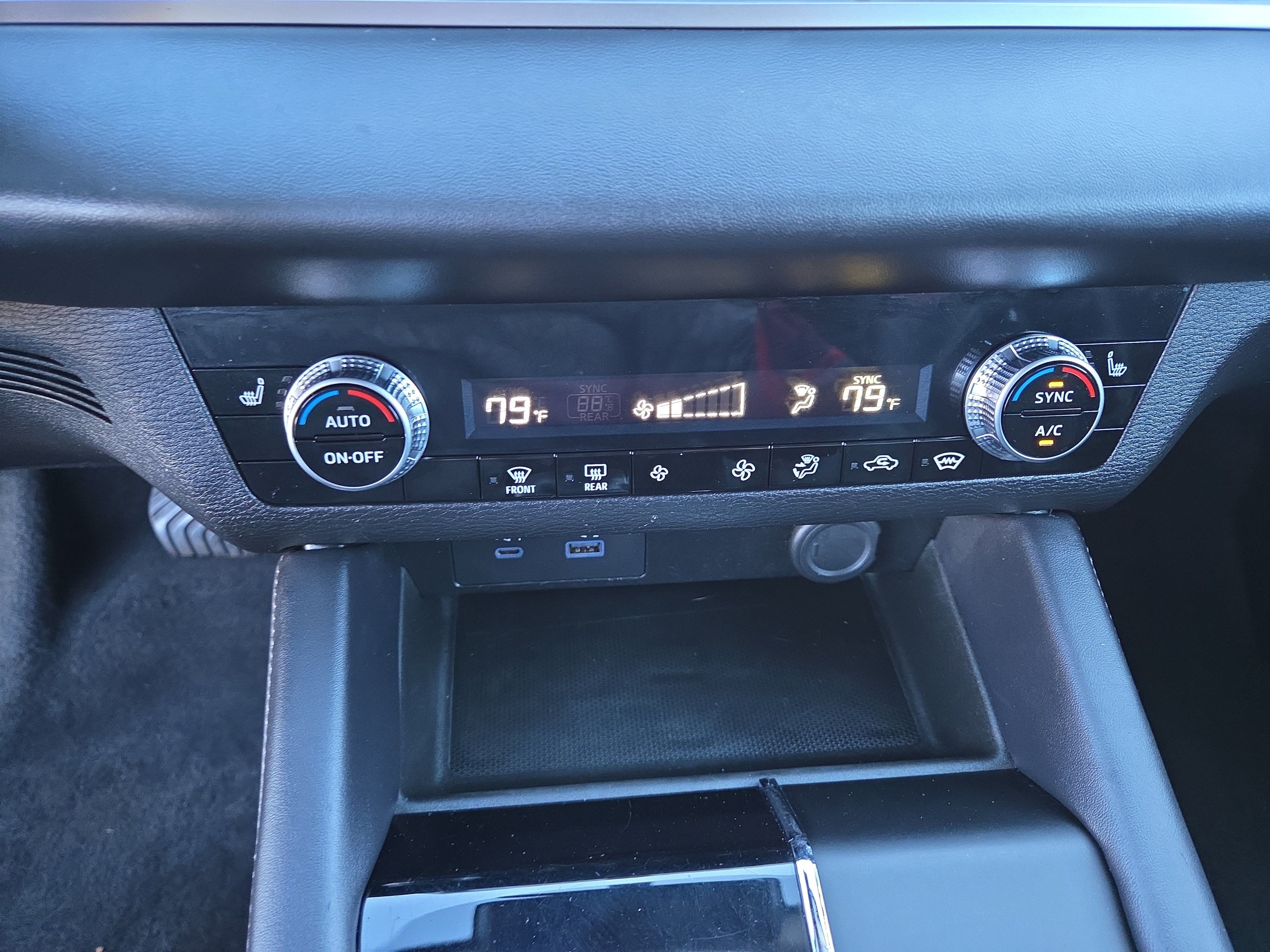 Used 2023 Mitsubishi Outlander SE AWD/4WD image 28