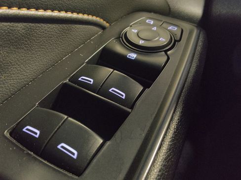 Used 2021 Chevrolet Traverse LS FWD image 27