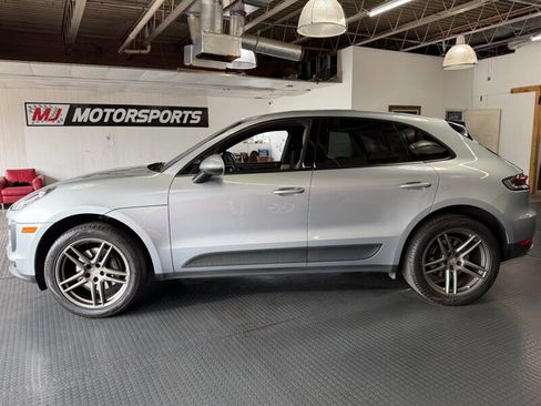 Used 2020 Porsche Macan AWD/4WD image 6