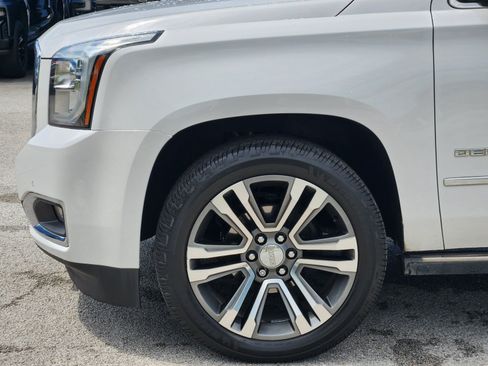 Used 2020 GMC Yukon Denali w/ Denali Premium Package RWD image 28