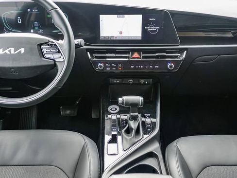 Used 2023 Kia Niro EX image 14