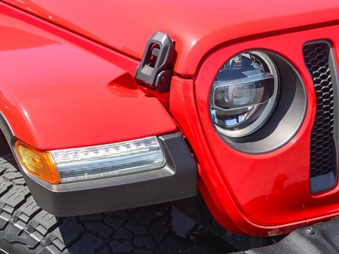 Used 2021 Jeep Wrangler Unlimited Rubicon AWD/4WD image 2