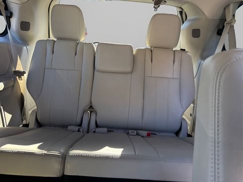 Used 2012 Chrysler Town & Country Touring-L w/ Driver Convenience Group image 36