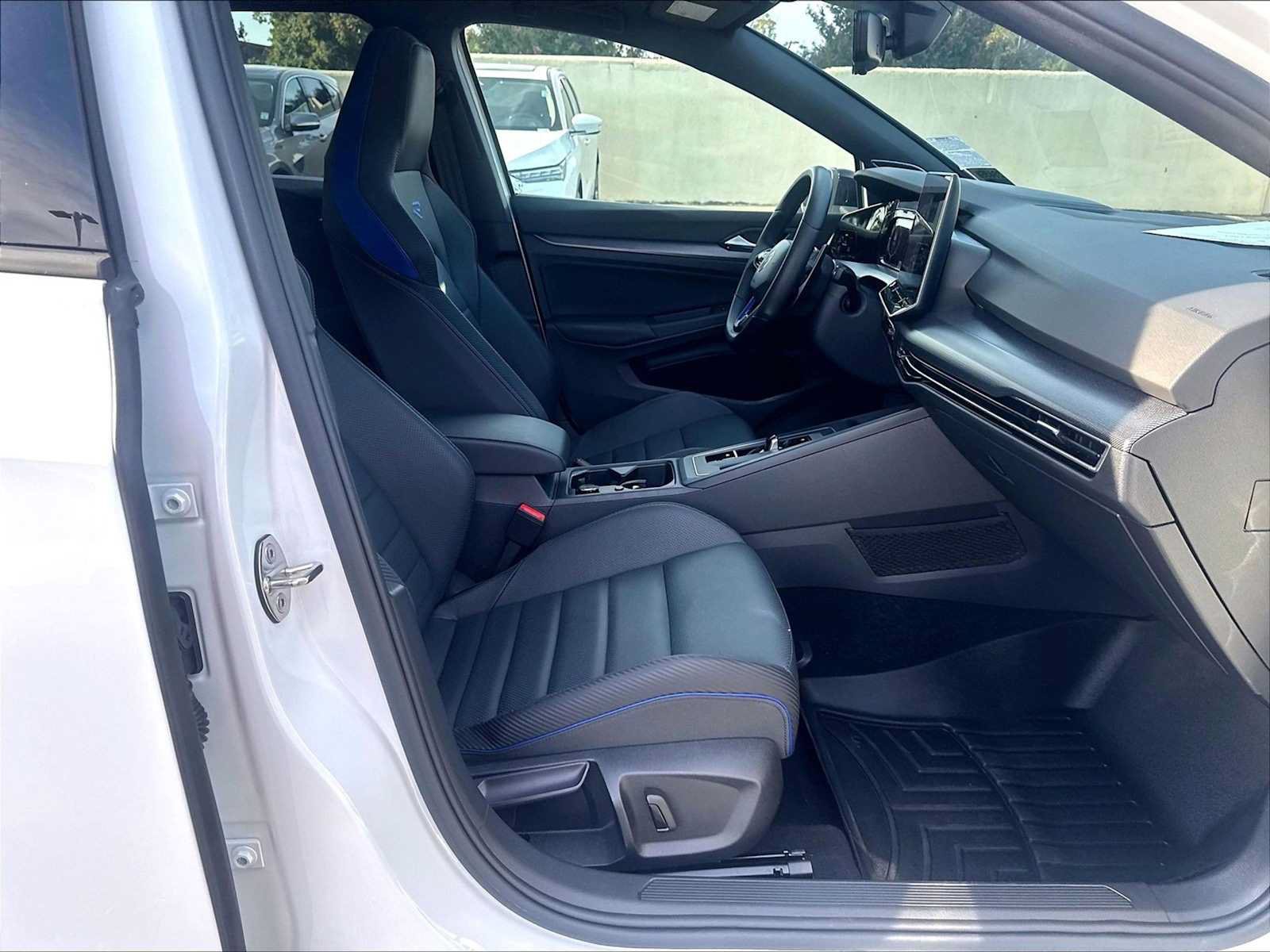 Used 2025 Volkswagen Golf AWD/4WD image 10