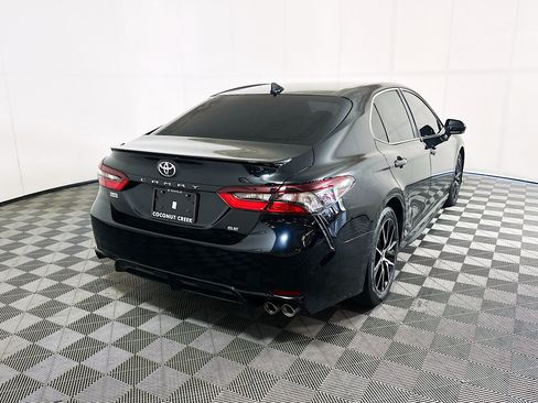 Used 2023 Toyota Camry SE FWD image 3