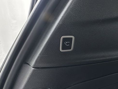 Used 2024 Chrysler Pacifica Select image 20