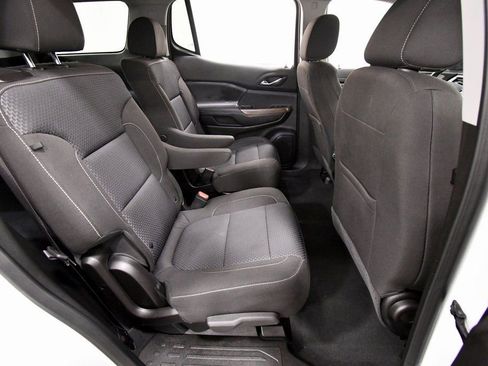 Used 2023 GMC Acadia SLE w/ Driver Convenience Package image 17