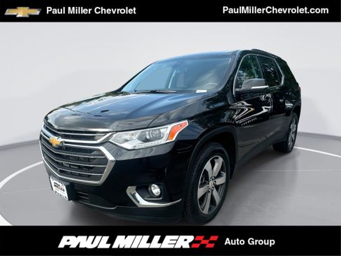 Used 2021 Chevrolet Traverse LT w/ LT Premium Package image 1