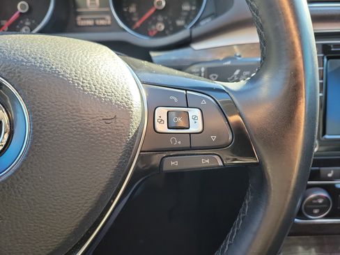 Used 2016 Volkswagen Passat 1.8T SE w/ Lighting Package image 28