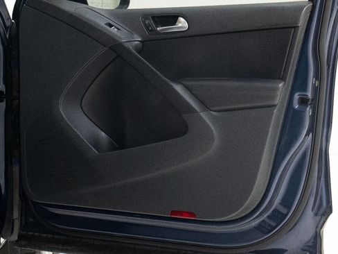 Used 2013 Volkswagen Tiguan SE image 29
