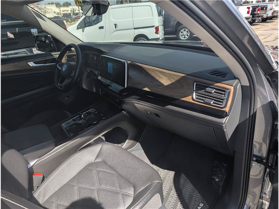 Used 2024 Volkswagen Atlas SE FWD image 14