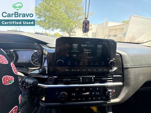 Used 2022 Nissan Pathfinder SL AWD/4WD image 12
