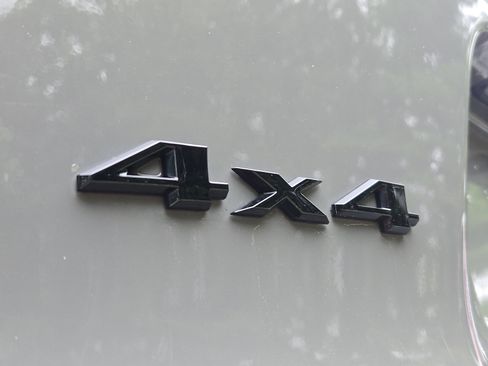 Used 2022 Jeep Cherokee Latitude Lux w/ Mopar Interior Package AWD/4WD image 34