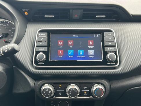 Used 2025 Nissan Kicks Play S image 19