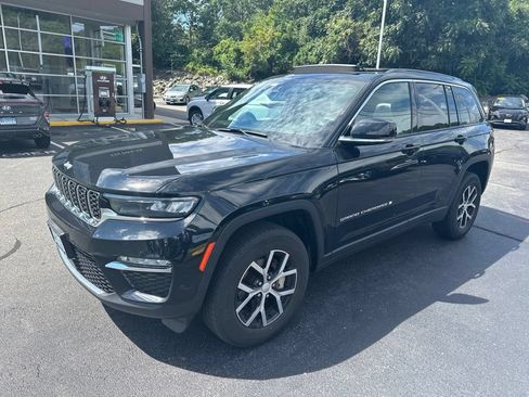 Used 2024 Jeep Grand Cherokee Limited AWD/4WD image 3