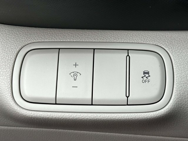 Used 2024 Hyundai Venue SEL FWD image 24