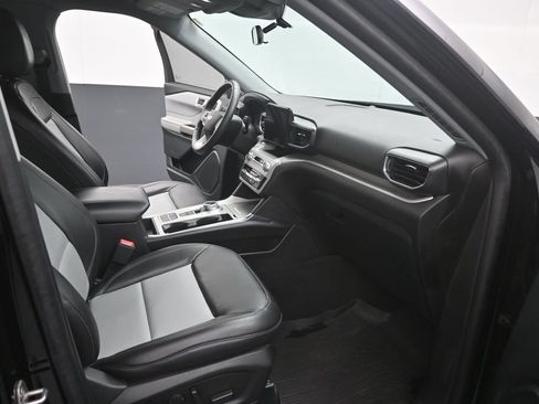 Used 2023 Ford Explorer XLT w/ Equipment Group 202A RWD image 24