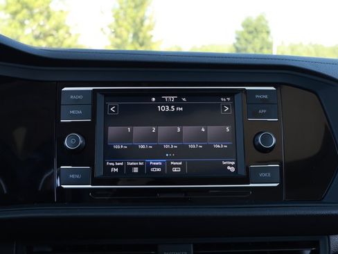 Used 2022 Volkswagen Jetta SE FWD image 16