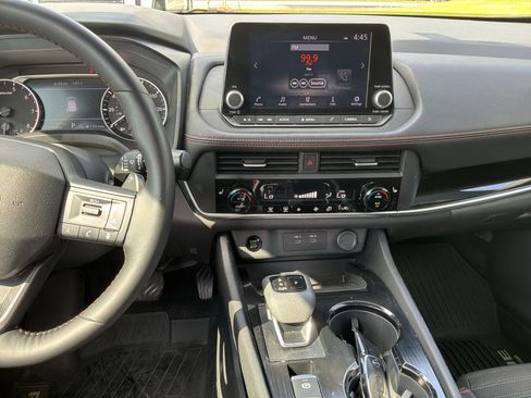 Used 2025 Nissan Rogue SV AWD/4WD image 28