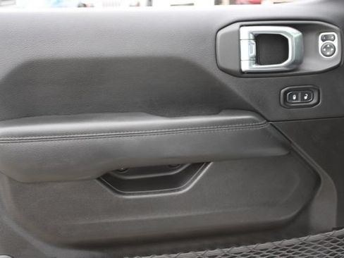 Used 2022 Jeep Wrangler Unlimited Sahara AWD/4WD image 10