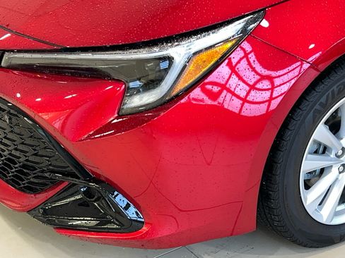 Used 2025 Toyota Corolla SE w/ SE Package FWD image 4