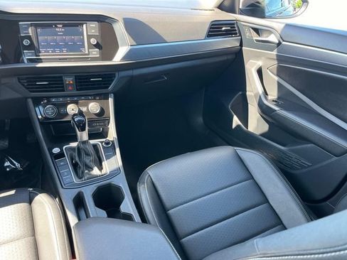 Used 2024 Volkswagen Jetta SE FWD image 17