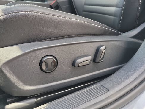 Used 2023 Volkswagen Jetta SE w/ Panoramic Sunroof Package FWD image 15