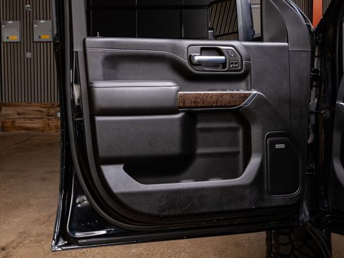 Used 2021 GMC Sierra 2500 Denali w/ Denali Black Diamond Edition image 34