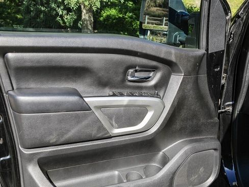 Used 2017 Nissan Titan SV RWD image 28