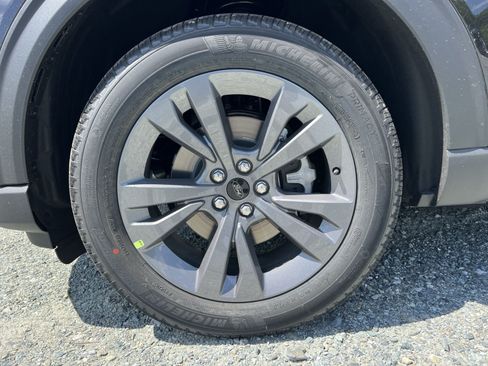 New 2026 Ford Explorer Active w/ Active Comfort Package AWD/4WD image 12