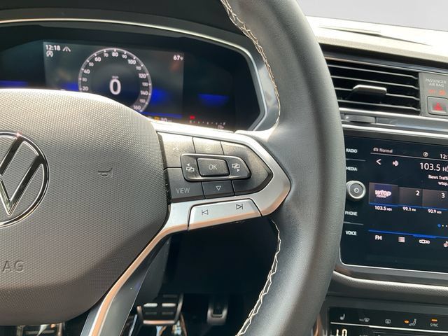 Certified 2023 Volkswagen Tiguan SE R-Line AWD/4WD image 19