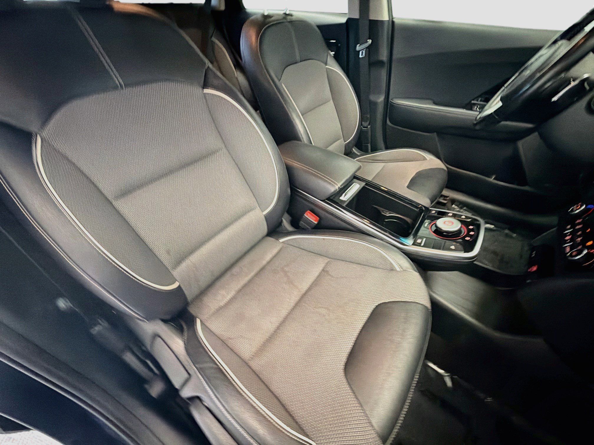 Used 2022 Kia Niro EX FWD image 15