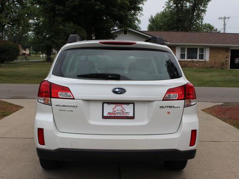 Used 2014 Subaru Outback 2.5i w/ Alloy Wheel Package AWD/4WD image 8