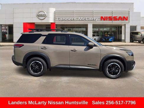 Used 2024 Nissan Pathfinder Rock Creek AWD/4WD image 2