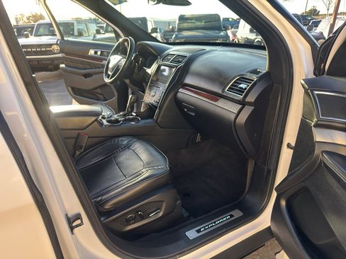 Used 2018 Ford Explorer Platinum image 36