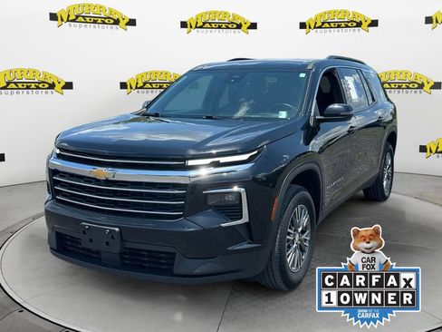 Used 2025 Chevrolet Traverse LT FWD image 1