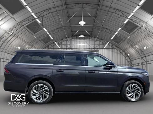Used 2025 Lincoln Navigator L Reserve AWD/4WD image 4