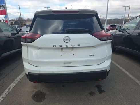 Used 2024 Nissan Rogue S image 6