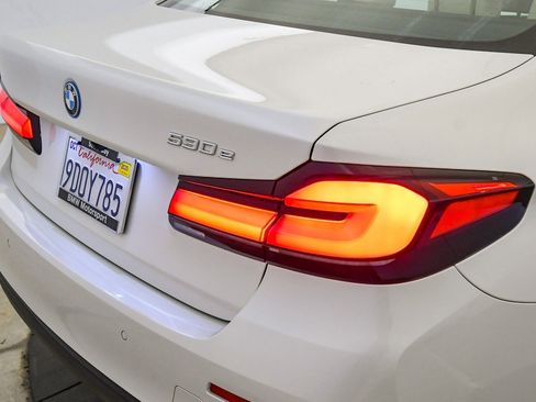 Certified 2023 BMW 530e w/ Convenience Package image 13