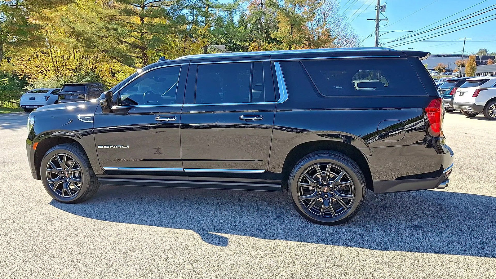 Certified 2023 GMC Yukon XL Denali w/ Denali Reserve Package AWD/4WD image 6