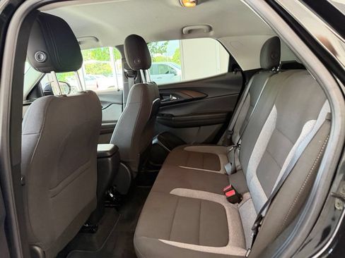 Used 2023 Chevrolet TrailBlazer LT FWD image 12