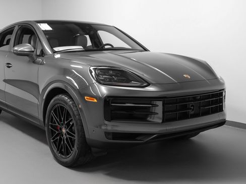 Certified 2026 Porsche Cayenne S AWD/4WD image 9