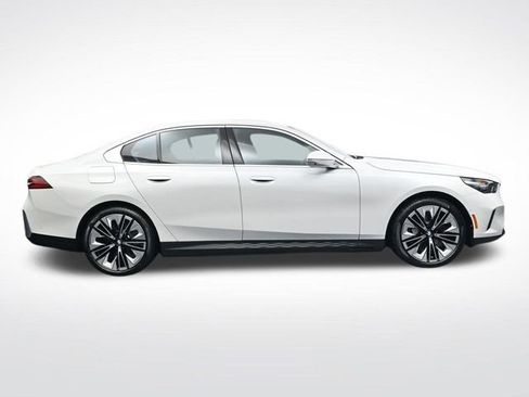 New 2026 BMW i5 eDrive40 image 3