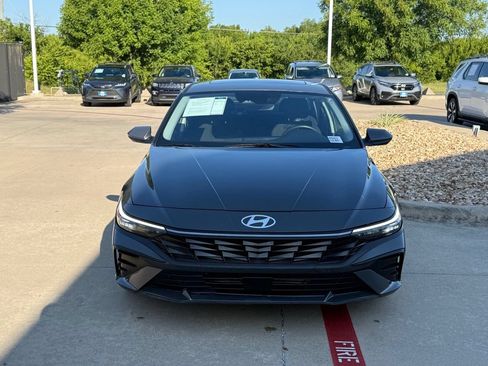 Used 2024 Hyundai Elantra SEL w/ Convenience Package FWD image 8