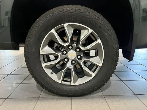 Used 2025 Chevrolet Silverado 1500 LT AWD/4WD image 9