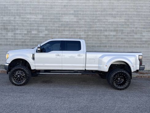 Used 2019 Ford F350 Lariat w/ Lariat Ultimate Package image 9