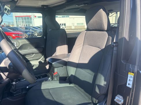 Used 2018 Jeep Wrangler Sport S image 12