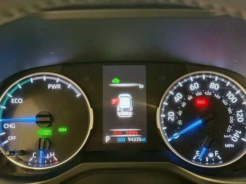 Certified 2022 Toyota RAV4 XLE w/ XLE Grade Weather Package AWD/4WD image 10