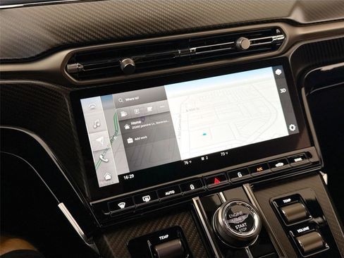 Used 2025 Aston Martin V8 Vantage Coupe image 18