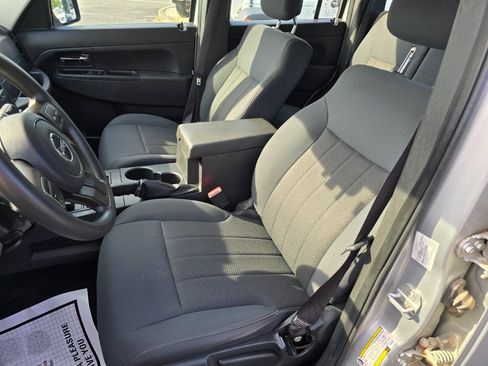 Used 2012 Jeep Liberty Sport AWD/4WD image 10